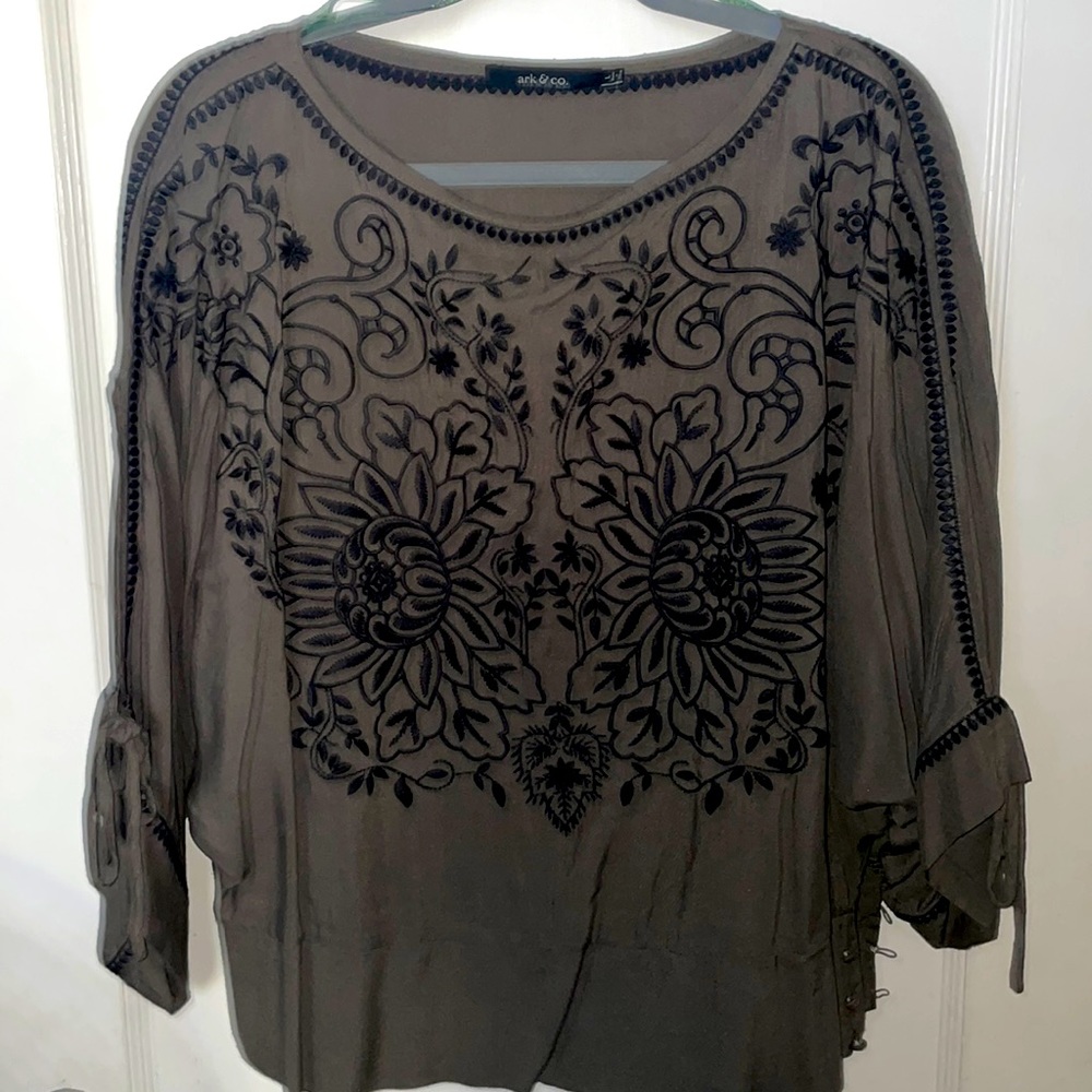Beautiful floral stitched top from ark & co!